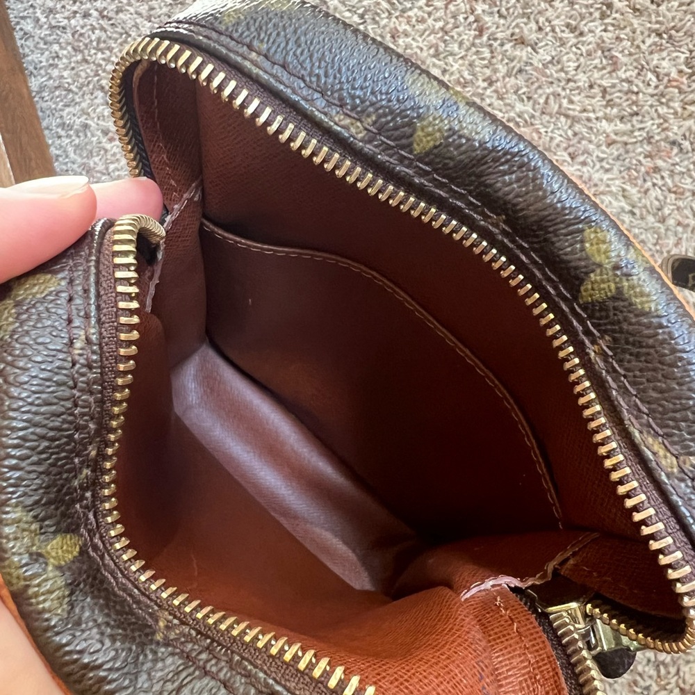 Louis Vuitton Amazon Crossbody - Picture 8 of 11